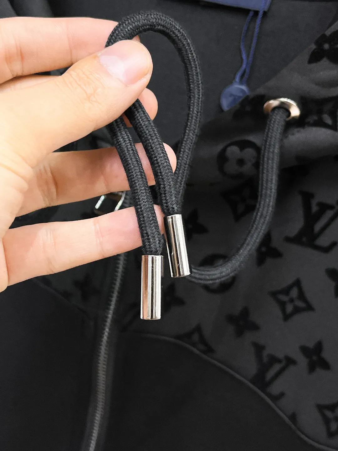 🅿️720 LV 2025 autumn and winter new counter casual suit, breathable, comfortable and casual! Full of high-end feel! The details are exquisite and high-end, and the workmanship is impeccable! The original high-end fabric is very high-end! The fabric is crisp, anti-wrinkle and wear-resistant, warm, neat and stylish. Everyone must buy a set this autumn and winter. They must look cool and handsome when wearing it. We specially recommend the size M-3XLC30